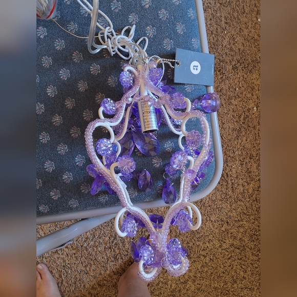 Small purple and white chandelier - Picture 8 of 12